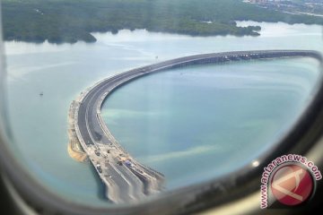 Dahlan Iskan puji  jalan tol di atas laut Bali