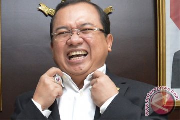 Priyo sedang "digoyang"