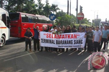 Awak bus terminal Baranangsiang, Bogor, kembali blokir jalan