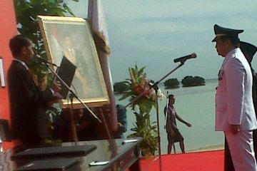 Jokowi lantik anak buah di pinggir pantai