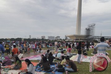 Mau naik Monas harus antre sampai lima jam!