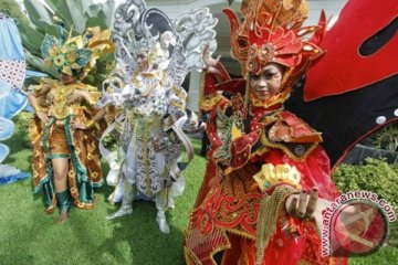 Hari Batik Nasional diperingati secara meriah di Solo