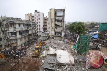 Gedung enam lantai ambruk di India, 20 orang terjebak reruntuhan