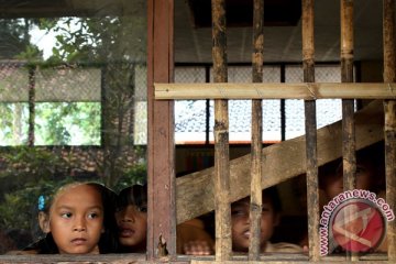 Sekolah berdinding pelepah kelapa, pelajar harapkan bantuan renovasi