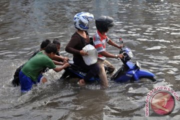 Sejumlah sekolah di Semarang pulangkan siswa akibat banjir