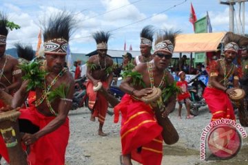 Ribuan warga masyarakat Jayapura padati lokasi Festival Danau Sentani