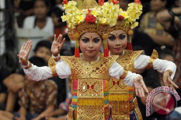 Parade "Topeng Bondres" awali pembukaan LBF