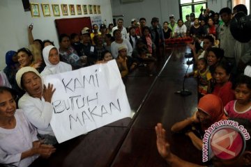 Puluhan warga Padang protes tak terima BLSM