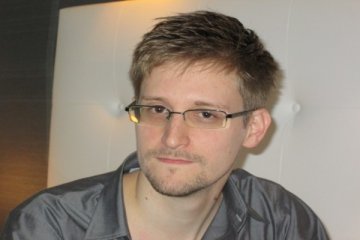 Edward Snowden masih di Rusia