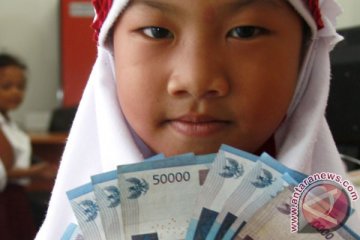 Siswa SMA nilai tertinggi UN dapat beasiswa