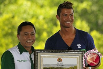 Presiden RI, Menteri Kehutanan dan Cristiano Ronaldo Tanam Mangrove di Bali, Rabu, 26 Juni 2013