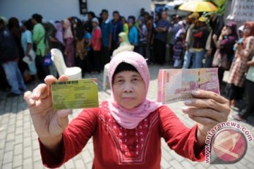 Puluhan warga datangi Pemkot Bekasi minta BLSM