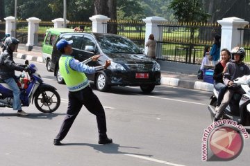 Jalan menuju Kota Bogor terkunci