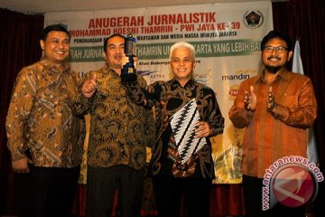 Hatta Rajasa dianugerahi penghargaan narasumber paling kooperatif