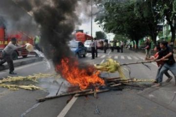 BLOKIR JALAN