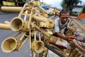 KERAJINAN BAMBU