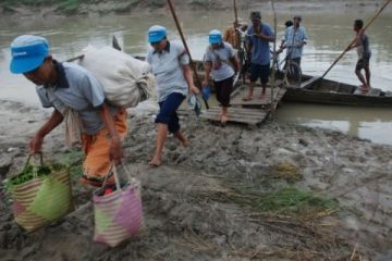 JASA PERAHU PENYEBERANGAN