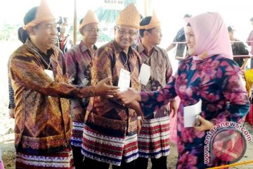 Pakai Baju Adat