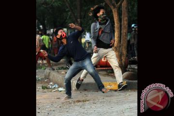 SERANG POLISI