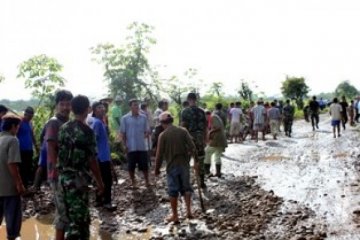 Gotong Royong Ats dan Warga Rumpin