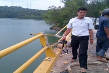 Tabrak Jembatan/Foto YJ Naim