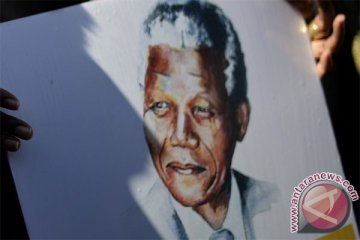 Mandela dan istri rayakan Ultah pernikahan