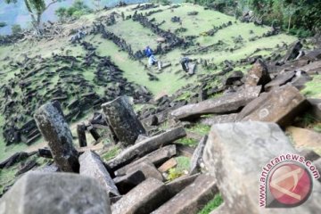 Penelitian dan pemugaran Gunung Padang berbarengan