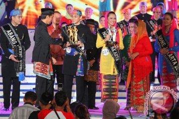 Jokowi umumkan pemenang Abang-None Jakarta 2013