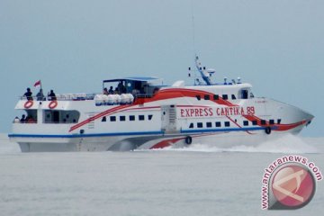 Enggan naik pesawat, wisatawan Karimun Jawa pilih tunggu kapal penyeberangan