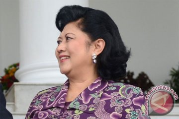 Ani Yudhoyono minta guru terima kurikulum 2013
