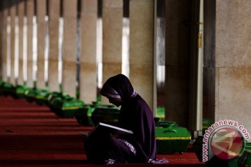 Perempuan hamil masuk masjid, bolehkah?