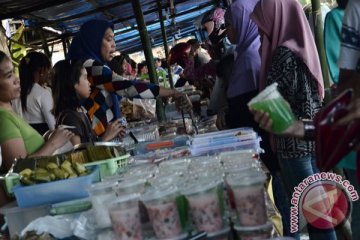 Jajanan berpewarna tekstil beredar di Denpasar