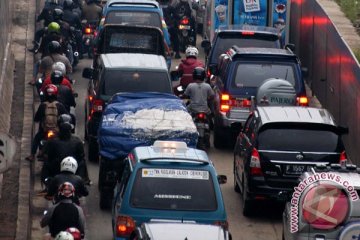 Atasi kemacetan, ruas jalan Tigaraksa-Cibadak diperlebar tahun ini