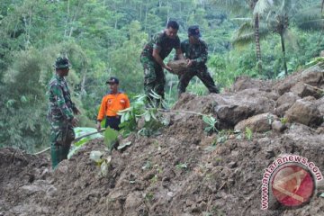 Pemudik diminta waspadai jalur rawan longsor