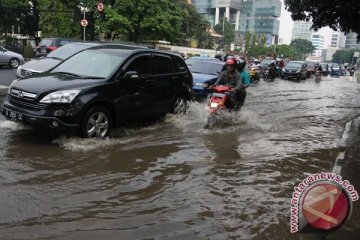 Tips aman bermotor di musim hujan