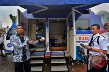 Gerai penukaran uang di Monas diserbu warga 