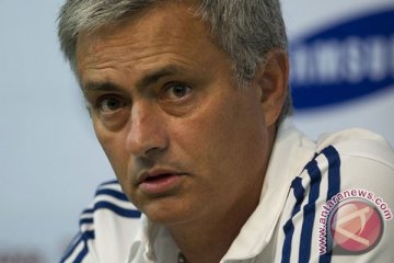 Mourinho tuding Suarez suka melakukan "diving"