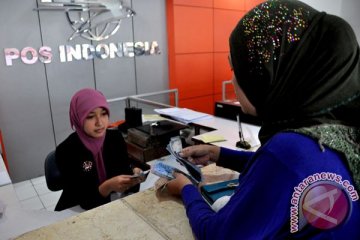 Pos Sumbar tetap beri pelayanan selama lebaran