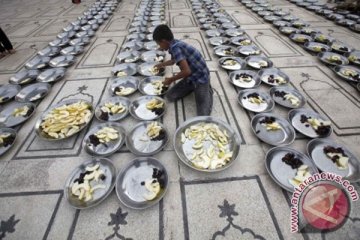 Anak yatim Makassar buka bersama di restoran