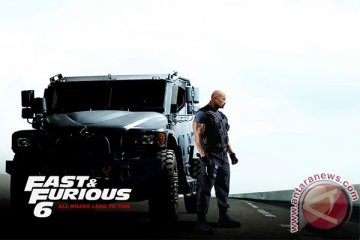 DVD "Fast & Furious 6" untuk yayasan Paul Walker