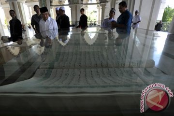 JK LIHAT AL QURAN RAKSASA