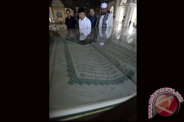 JK LIHAT AL QURAN RAKSASA