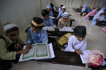 MENGISI WAKTU LIBURAN SEKOLAH