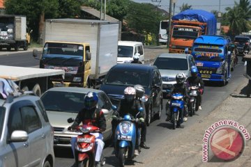 Polisi hentikan pemudik bermobil bak terbuka