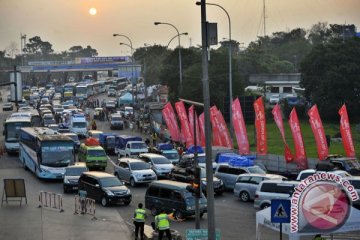 Tol Cipularang - Cikampek padat