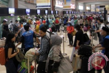 Minggu, puncak arus balik di bandara Soekarno-Hatta