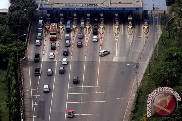 Lalu lintas di gerbang tol Cikampek lancar