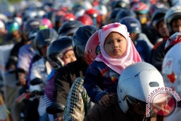 Perjalanan pemudik tertahan di simpang Cileunyi