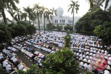 Masjid di Tangerang tergerus luapan sungai Cisadane