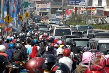 Puncak-Cipanas mulai padat